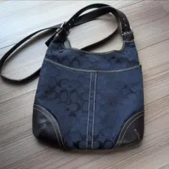 美品✨COACH ワンショルダーバッグ サコッシュ シグネチャー ネイビー