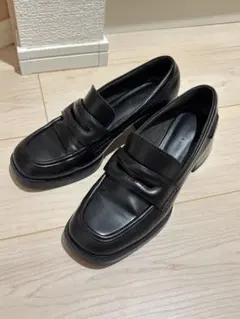 ペニー トラペーズヒールローファーパンプス CHARLES KEITHのサムネイル