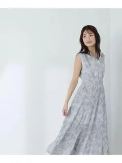 ★タグカット新品未使用★定価13,420円フリルネックプリントワンピース