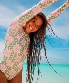 未使用 ROXY(ロキシー) 長袖ワンピース水着 ラッシュガード