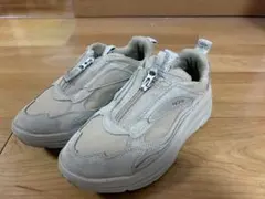 UGG ジッパー付き ベージュスニーカー