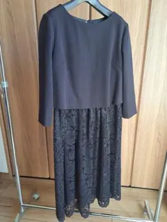 ブラックレーススカート付きドレス