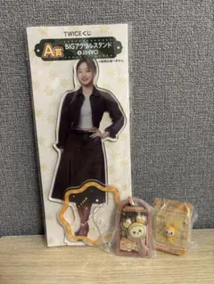 TWICE くじ ジヒョ アクスタとチャーム2点の合計 3点まとめ売り