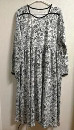 【タグ付新品未使用品】Dazy ロングワンピース ホワイトブラック総柄 XL
