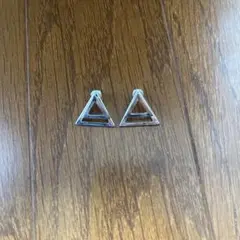 ピアス　三角
