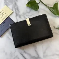 プラダ サフィアーノ コンパクトウォレット レザー ブラック 二つ折り財布
