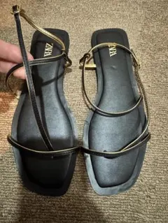 ZARA ブラック ゴールド ストラップサンダル