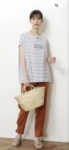 新品タグ付き　8,250円の品　　 human woman ロゴボーダーＴシャツのサムネイル