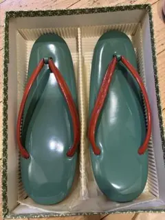 草履 緑色と赤色のコンビネーション
