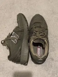 New Balance 1906R カーキスニーカー