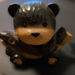 木製クマと魚の置物　　 かわいい　　高さ6センチ