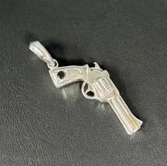手錠と銃 Handcuffs & Pistol SILVER ペンダント - メルカリ