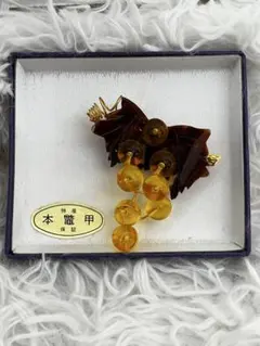 本鼈甲ブローチ ぶどう・葉っぱモチーフ 金メッキ