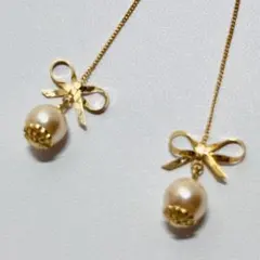 アメリカンピアスリボン×ピンクベージュパール揺れアクセシンプルゴールド金メッキ