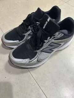 New Balance ランニングシューズ ブラック/シルバー 箱付き