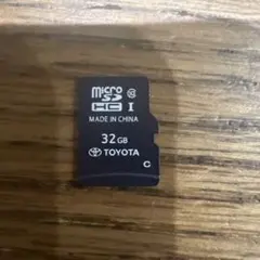 TOYOTA 32GB microSDHCカードとアダプター