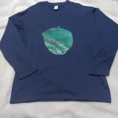 青リンゴデザイン ネイビー 長袖Tシャツ