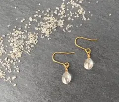 スワロフスキー　クリア　ドロップ　8mm 一粒　シンプルピアス