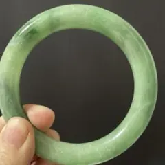 超美品　ミャンマー産本翡翠バングル　陽緑