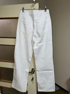 ZARA ホワイトデニムパンツのサムネイル