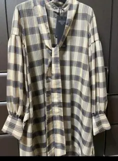 LOHEN ローヘン タックヨーククロプッドブラウス タックヨーククロプッドブラウス lohen ローヘン - メルカリ