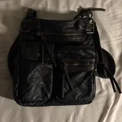 ブラックレザーショルダーバッグ