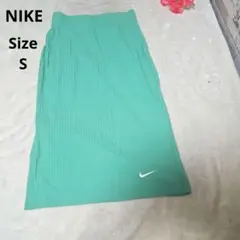 【オシャレ⭐NIKE】緑　スカート　ロゴ入り　サイズSのサムネイル