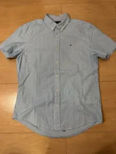 Tommy Hilfiger 青と白のストライプ 半袖シャツ