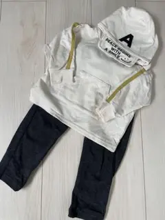 90センチ:ホワイトフード付きトレーナーとパンツセット