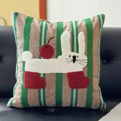 ウサギとチェリーの刺繍クッションカバー
