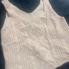 ケーブル編み Vネック ニットベスト ベージュ