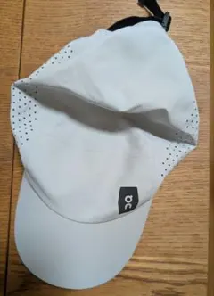 On グレー キャップ 通気性メッシュ