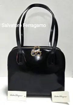 ✨美品✨フェラガモ ガンチーニ エナメル ショルダーバッグ 黒