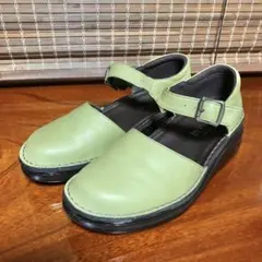 Item thumbnail for item 8b9a915a-3c48-4e47-8073-1f48dabe6ba7