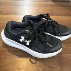 Under Armour スニーカー 22.5センチ