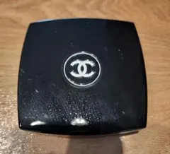 CHANEL POUDRE UNIVERSELLE COMPACTE 30のサムネイル