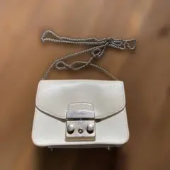 FURLA ホワイトレザー ショルダーバッグ　メトロポリス