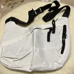 ホワイトナイロンボディバッグ