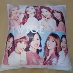 TWICEクッションデビュー当時物韓国明洞新品購入品32.5×32.5厚15cmのサムネイル