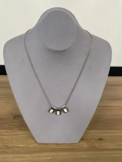 未使用　シルバー 三角形ペンダント ネックレス　三越購入