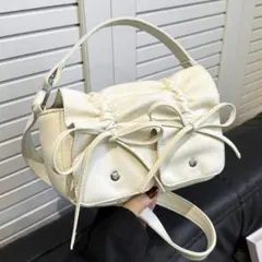 ショルダーバッグ　ホワイト　リボンモチーフ