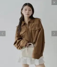 Chico 胸ロゴショート丈スエードジップブルゾン