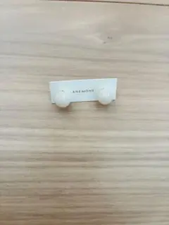 ANEMONE パール調スタッドピアス ホワイト