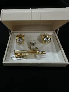 【未使用】高級感溢れる豪華なカフス・タイピン3点セット