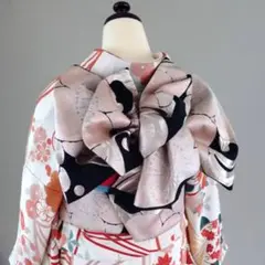 正絹　二部式　作り帯　振袖　成人式　一点物 　十三詣り　結婚式 銀 シルバー 正絹 二部式 作り帯 振袖 成人式 一点物 十三詣り 結婚式 黒銀糸 蝶柄
