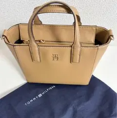 TOMMY HILFIGER ベージュショルダーバッグ