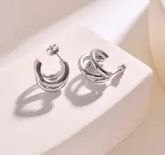 高品質サージカルステンレス金属アレルギー ☆人気☆スリーフープピアス