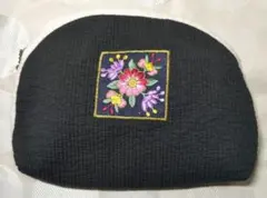 ★黒の花柄刺繍ポーチ★