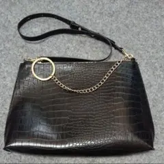 ショルダーバッグ　クラッチバッグ　型押しバッグ　黒