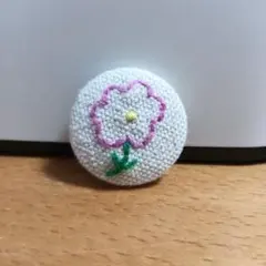 花刺繍のグレー布ブローチ